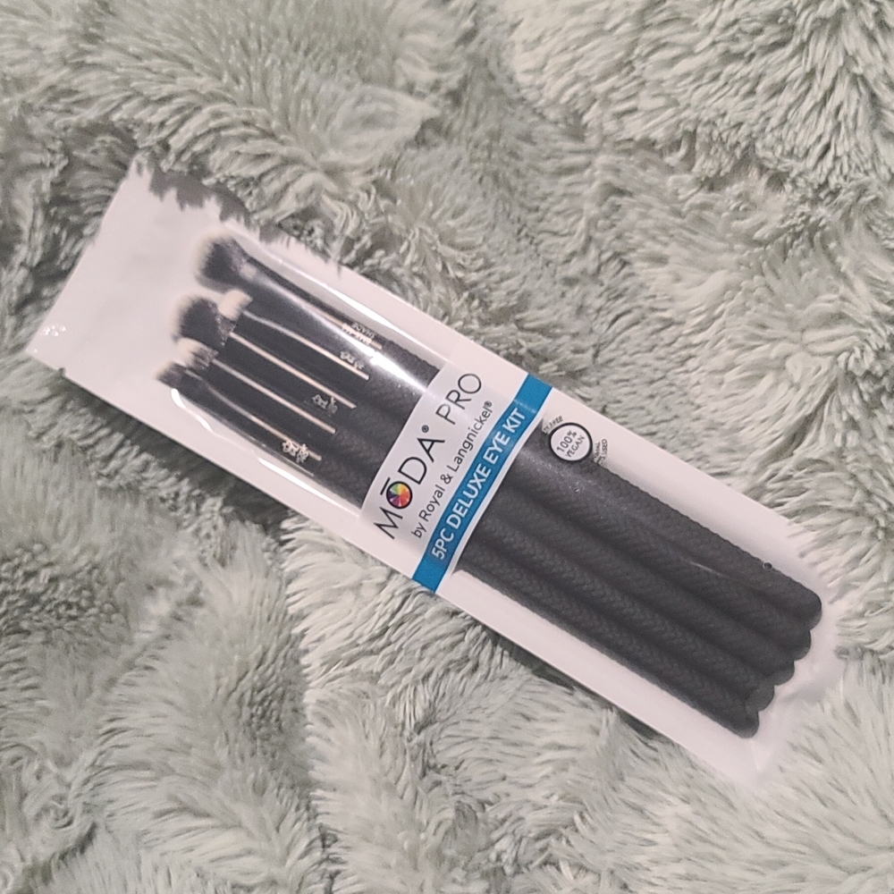 Brand new Moda Pro 5 piece deluxe eye kit